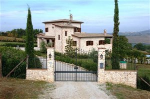 Vendita Casale Umbria a Giove (Italia)
